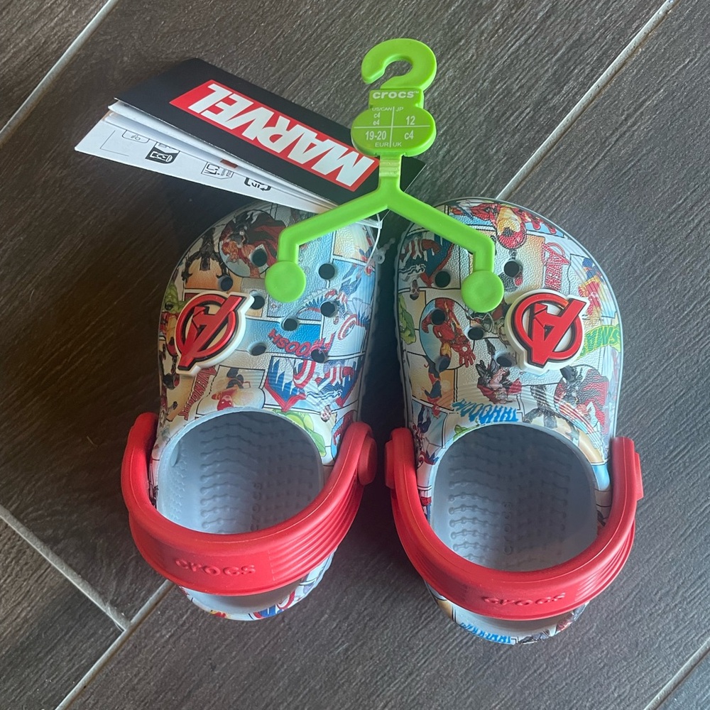 Crocs Boy Avengers marvel Off Court Clogs Blue Gray C 4